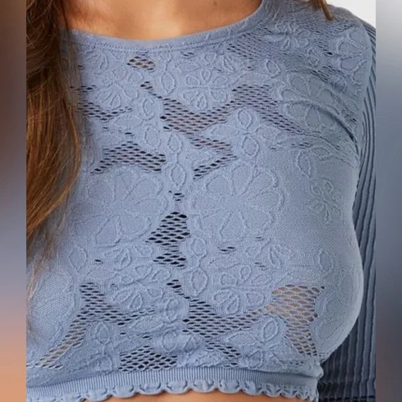 ❤️ $10 Flash Sale Forever 21 Seamless Floral Crochet Crop Top - Picture 5 of 13